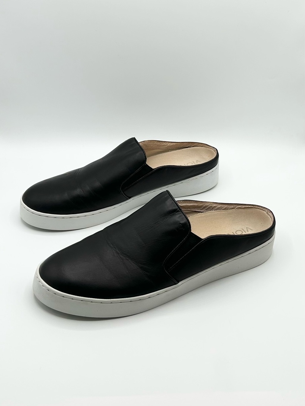 Vionic Black Leather Slip On Sneaker Flat Comfort Shoe Women’s Size 10